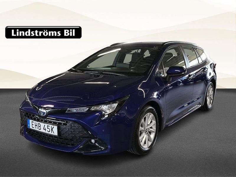 Blå Begagnad 2024 Toyota Corolla Active Kombi | 314 000 kr (Marknadspris) - Bild 1/3
