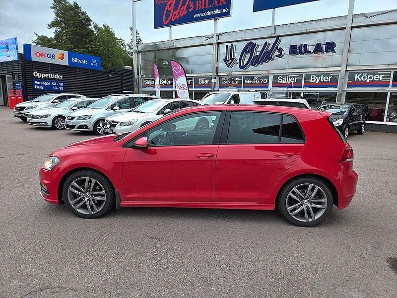 Röd Begagnad 2014 VW Golf VII R-line Halvkombi | 134 500 kr (Dyr) - Bild 1/4