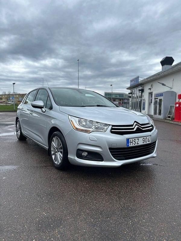 Begagnad Citroën C4 120 HK (88 kW) 2013 Silver Halvkombi