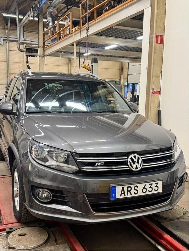 Begagnad VW Tiguan R-line 160 HK (117 kW) 2014 Grå SUV