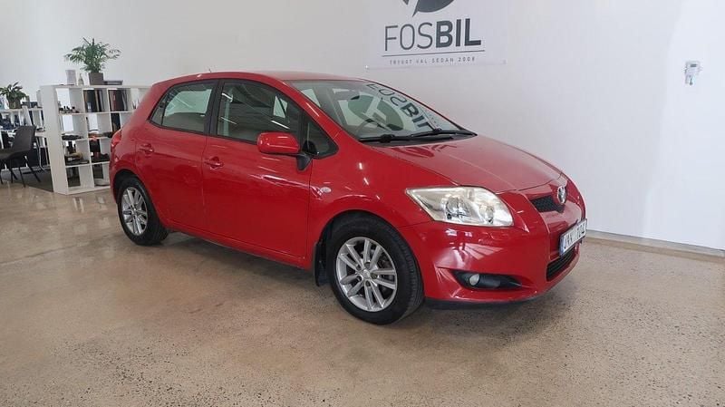 Röd Begagnad 2008 Toyota Auris Halvkombi | 69 900 kr (Marknadspris) - Bild 1/3