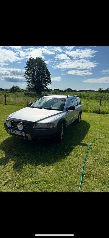 Grå Begagnad 2005 Volvo XC70 Kinetic SUV | 48 000 kr (Marknadspris) - Bild 1/4