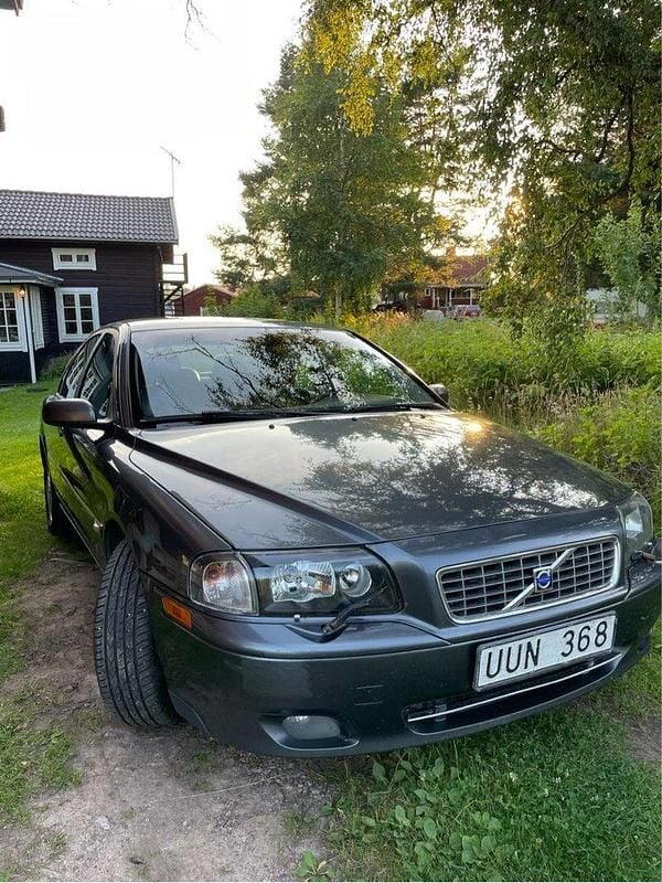 Grå Begagnad 2004 Volvo S80 Business Edition Sedan | 16 000 kr (Marknadspris) - Bild 1/4