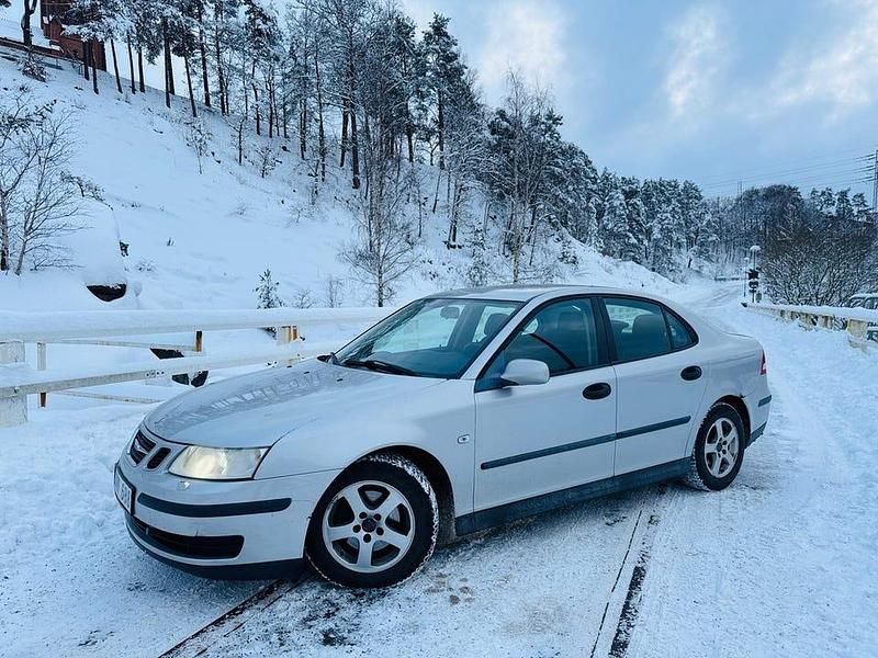 Begagnad Saab 9-3 150 HK (110 kW) 2005 Grå Sedan