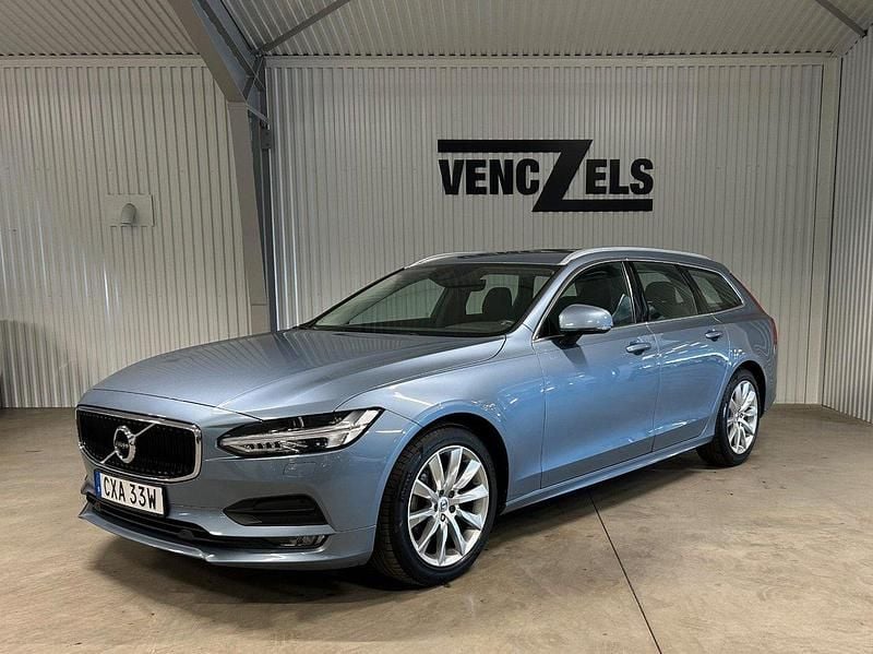 Begagnad Volvo V90 Momentum 191 HK (140 kW) 2019 Ljusblå Kombi