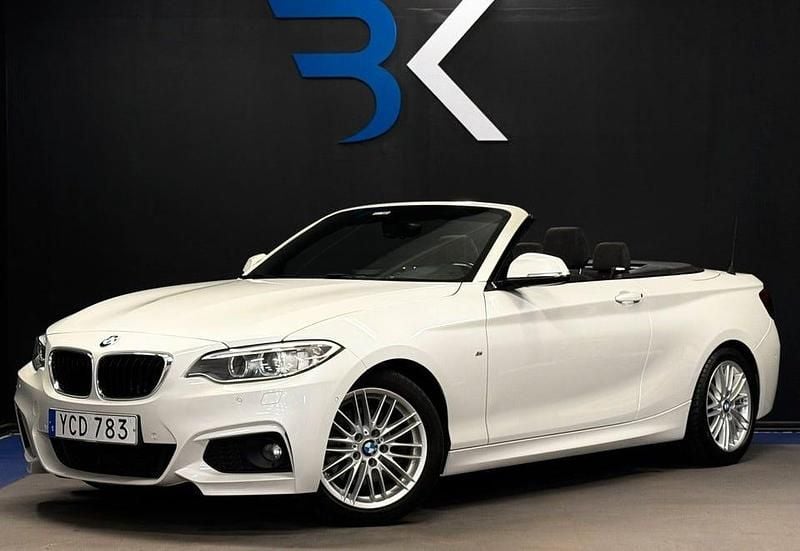 Vit Begagnad 2016 BMW 220 M Sport Cab | 229 900 kr (Marknadspris) - Bild 1/4