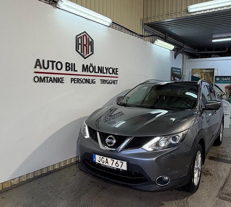 Grå Begagnad 2015 Nissan Qashqai SUV | 99 000 kr (Marknadspris) - Bild 1/4