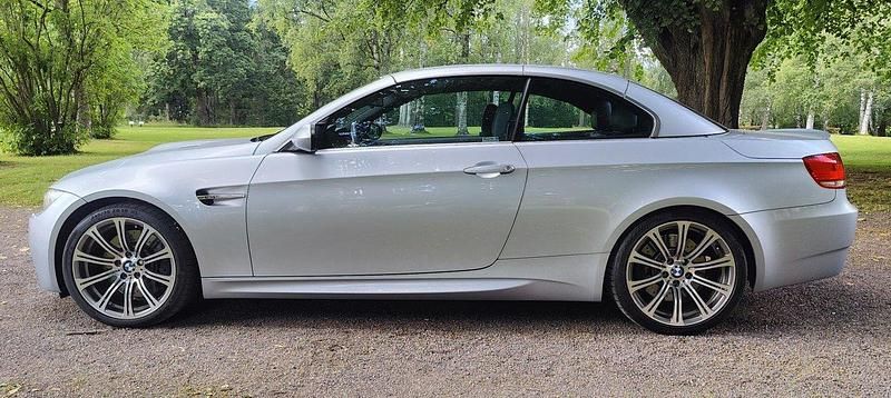 Blå Begagnad 2009 BMW M3 Cabriolet Cab | 395 000 kr (Bra pris) - Bild 1/4