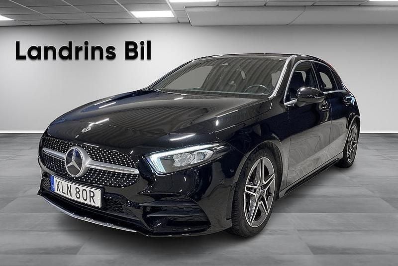 Svart Begagnad 2022 Mercedes A180 AMG Halvkombi | 309 000 kr (Dyr) - Bild 1/4