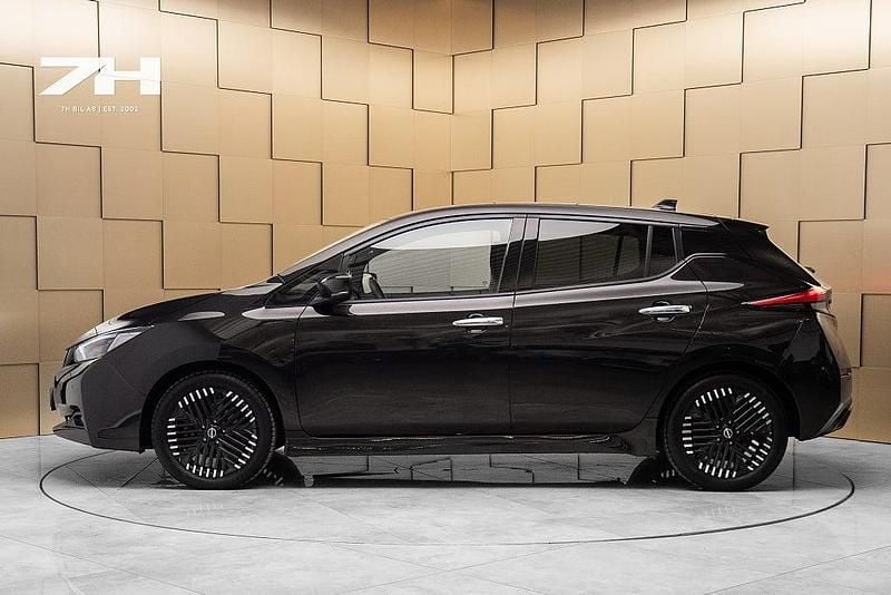 Begagnad Nissan Leaf 360º 110 kW (150 HK) 2022 Svart Halvkombi