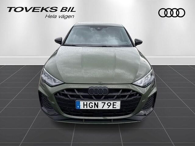 Begagnad Audi A3 Sportback e-tron S-Line 272 HK (200 kW) 2025 Grön (distriktgrön metallic) Halvkombi
