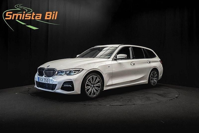 Vit Begagnad 2020 BMW 320 M Sport Kombi | 299 800 kr (Lite dyr) - Bild 1/4