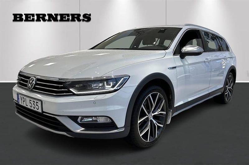 Vit Begagnad 2018 VW Passat Alltrack Kombi | 198 900 kr (Marknadspris) - Bild 1/4