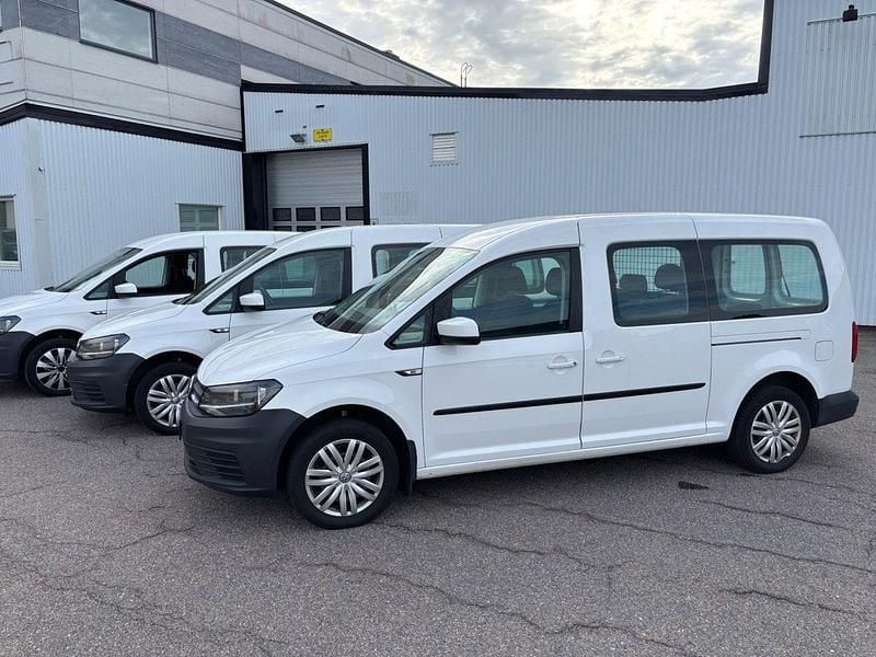 Vit Begagnad 2016 VW Caddy Maxi Life Life Minibuss | 86 600 kr (Superpris) - Bild 1/4
