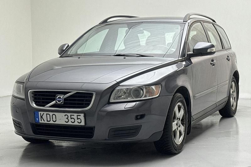 Grå Begagnad 2010 Volvo V50 Kinetic Kombi | 44 000 kr (Marknadspris) - Bild 1/4