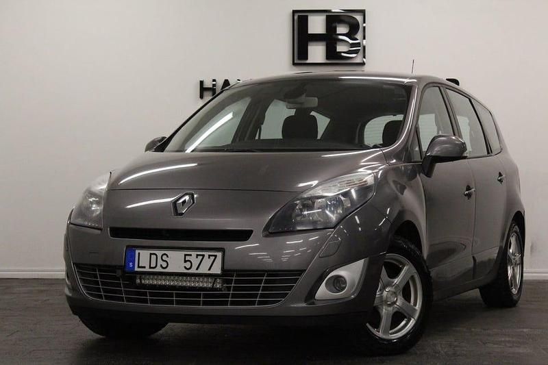 Grå Begagnad 2011 Renault Grand Scénic III Minibuss | 44 900 kr (Marknadspris) - Bild 1/4