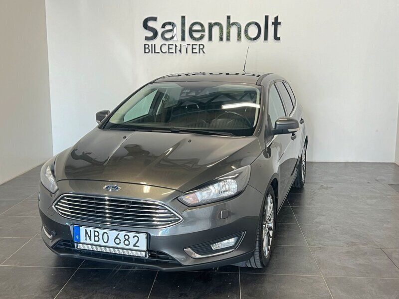 Grå Begagnad 2016 Ford Focus Titanium Kombi | 104 900 kr (Marknadspris) - Bild 1/4