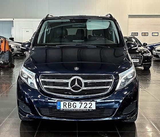 Begagnad Mercedes V250 Avantgarde 190 HK (139 kW) 2015 Mörkblå Minibuss