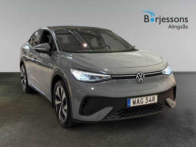 Grå Begagnad 2023 VW ID.5 Pro Performance SUV | 379 900 kr (Marknadspris) - Bild 1/4