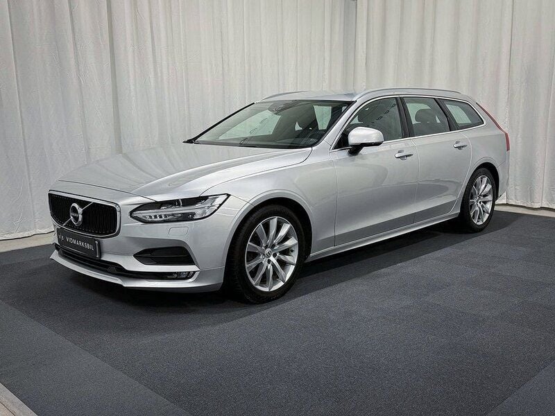Silver Begagnad 2018 Volvo V90 Momentum Kombi | 284 900 kr (Marknadspris) - Bild 1/4