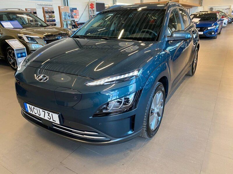 Blå Begagnad 2021 Hyundai Kona Essential SUV | 249 900 kr (Lite dyr) - Bild 1/4
