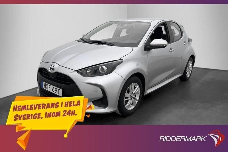 Silver Begagnad 2022 Toyota Yaris Hybrid Active Halvkombi | 184 900 kr (Marknadspris) - Bild 1/3