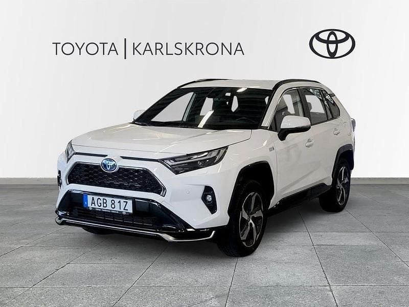 Vit Begagnad 2023 Toyota RAV4 Active SUV | 469 000 kr (Marknadspris) - Bild 1/3