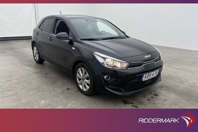 Svart Begagnad 2021 Kia Rio Advance Halvkombi | 204 900 kr (Lite dyr) - Bild 1/3