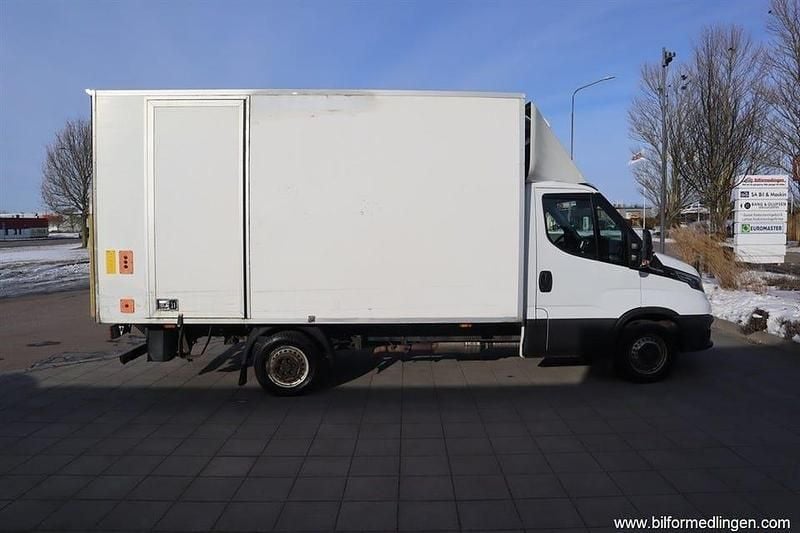 Begagnad Iveco Daily 156 HK (114 kW) 2021 Vit svart