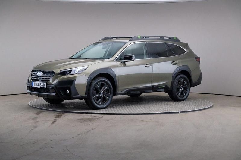 Grön (autumn green (metallic)) Begagnad 2022 Subaru Outback SUV | 305 000 kr (Lite dyr) - Bild 1/4