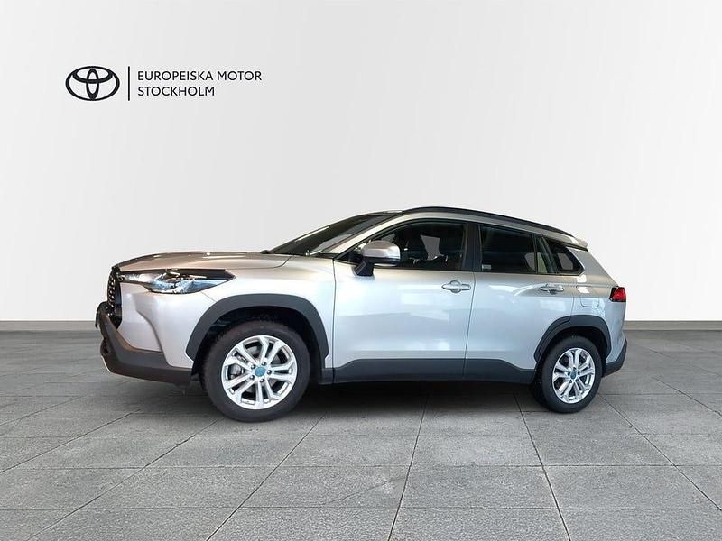 Begagnad Toyota Corolla Cross Active 140 HK (102 kW) 2025 Svart SUV