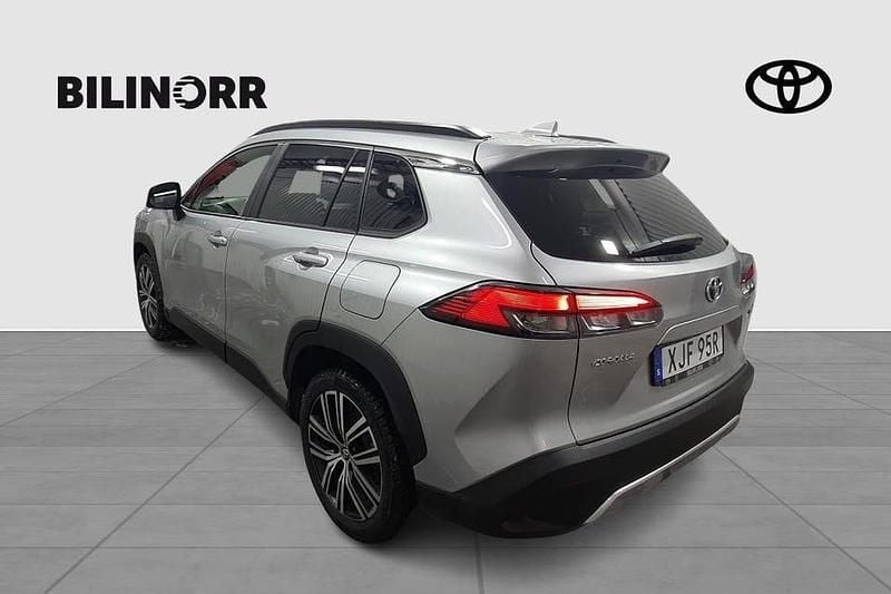 Begagnad Toyota Corolla Cross Style 197 HK (144 kW) 2022 Silver SUV