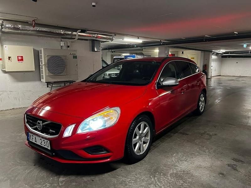 Begagnad Volvo V60 R-Design 136 HK (100 kW) 2013 Kombi
