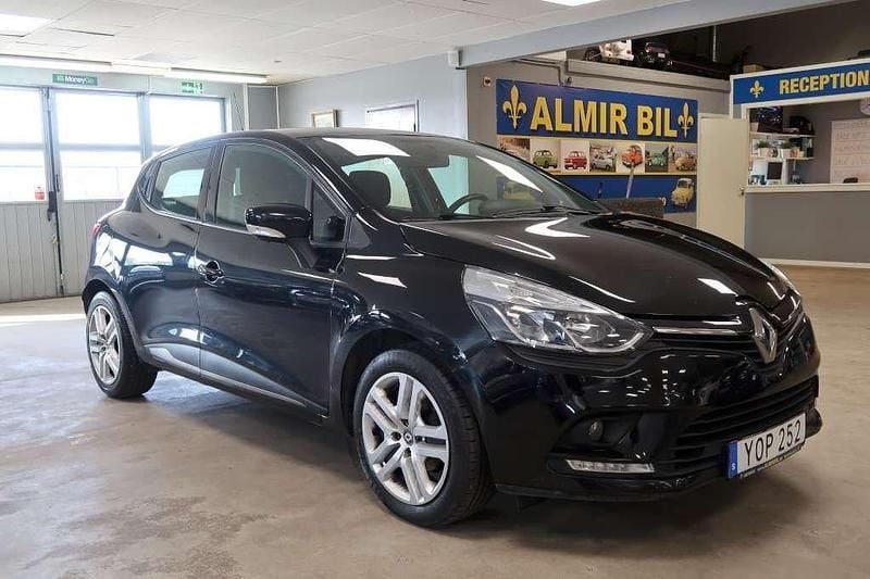 Svart Begagnad 2017 Renault Clio IV Expression Halvkombi | 89 500 kr (Marknadspris) - Bild 1/4