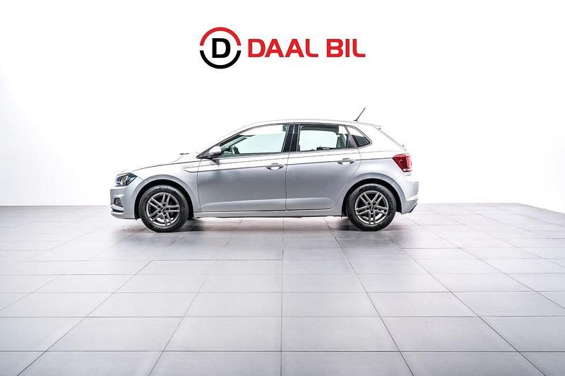 Silver Begagnad 2018 VW Polo Comfortline Halvkombi | 149 700 kr (Marknadspris) - Bild 1/4