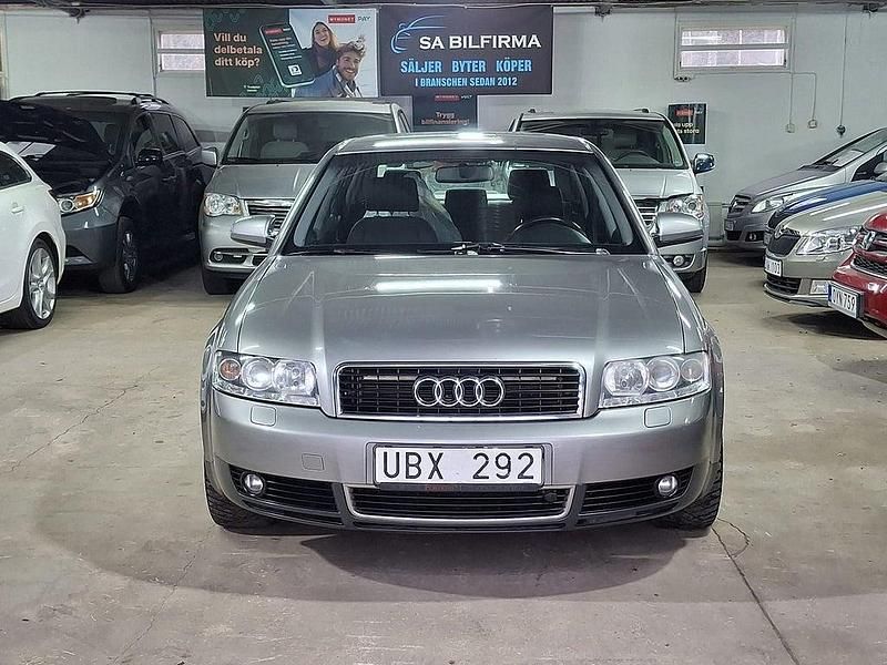 Grå Begagnad 2003 Audi A4 Comfort Sedan | 44 900 kr (Marknadspris) - Bild 1/4