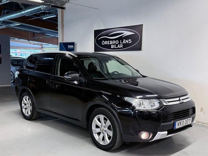 Svart Begagnad 2014 Mitsubishi Outlander SUV | 104 900 kr (Marknadspris) - Bild 1/4