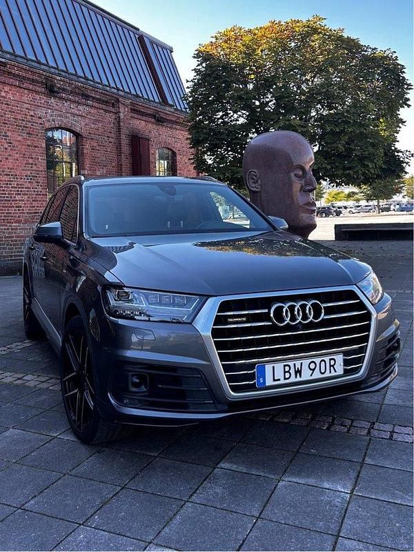 Grå Begagnad 2019 Audi Q7 S-Line SUV | 412 000 kr (Bra pris) - Bild 1/4