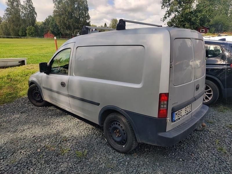 Begagnad Opel Combo 75 HK (55 kW) 2011 Van