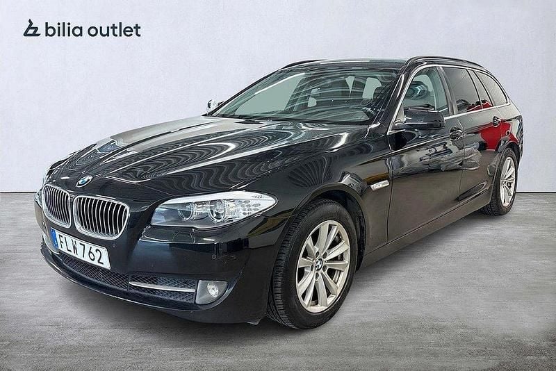 Svart Begagnad 2013 BMW 520 Kombi | 100 000 kr (Marknadspris) - Bild 1/4
