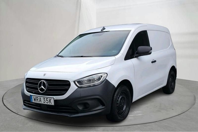 Vit Begagnad 2023 Mercedes Citan 110 | 185 000 kr (Marknadspris) - Bild 1/4