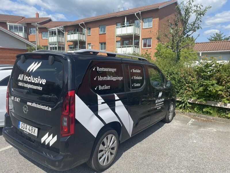 Svart Begagnad 2021 Opel Combo Life XL Minibuss | 164 900 kr - Bild 1/4