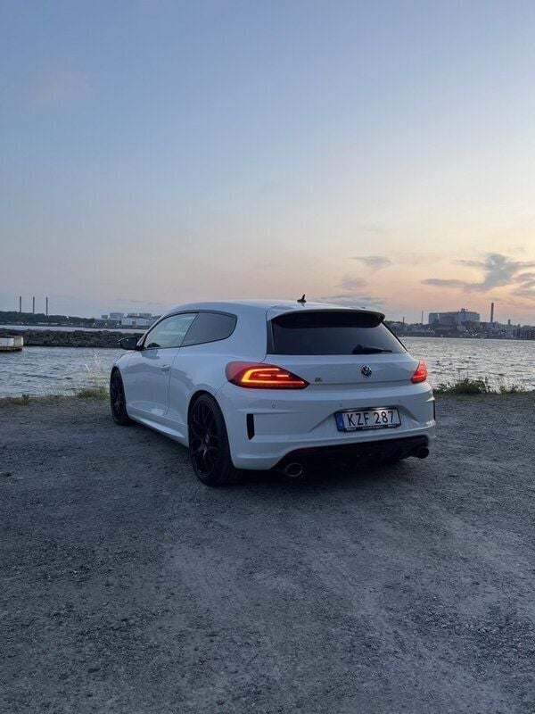 Vit Begagnad 2016 VW Scirocco R Sportkupé | 205 000 kr (Lite dyr) - Bild 1/4