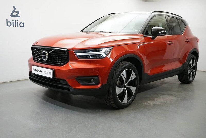 Röd Begagnad 2022 Volvo XC40 R-Design SUV | 419 900 kr (Lite dyr) - Bild 1/3