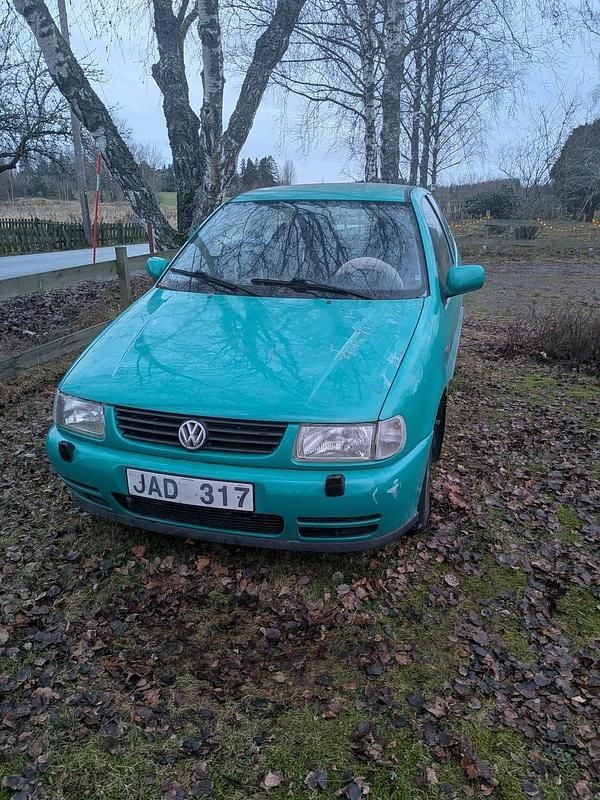 Begagnad VW Polo 75 HK (55 kW) 1998 Halvkombi