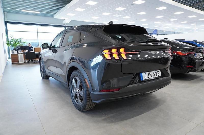 Begagnad Ford Mustang Mach-E Standard Range 221 kW (301 HK) 2022 Grå/silver SUV