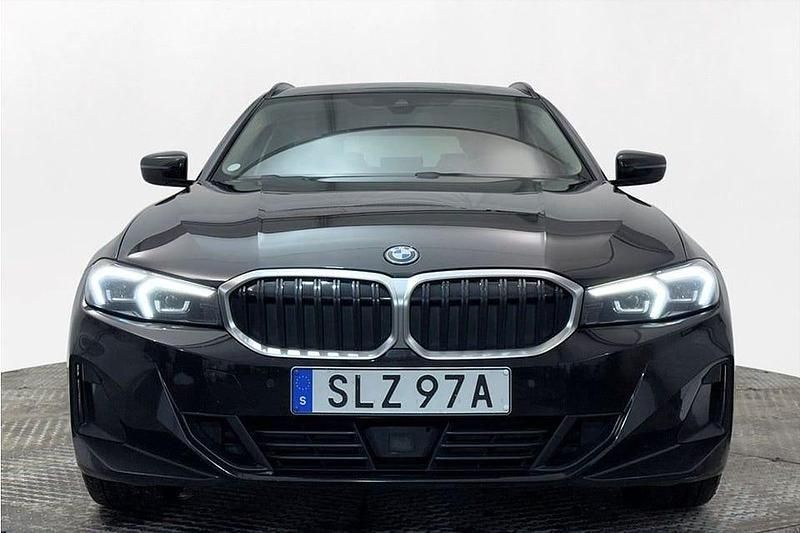 Begagnad BMW 330 Shadowline 292 HK (214 kW) 2023 Svart Kombi
