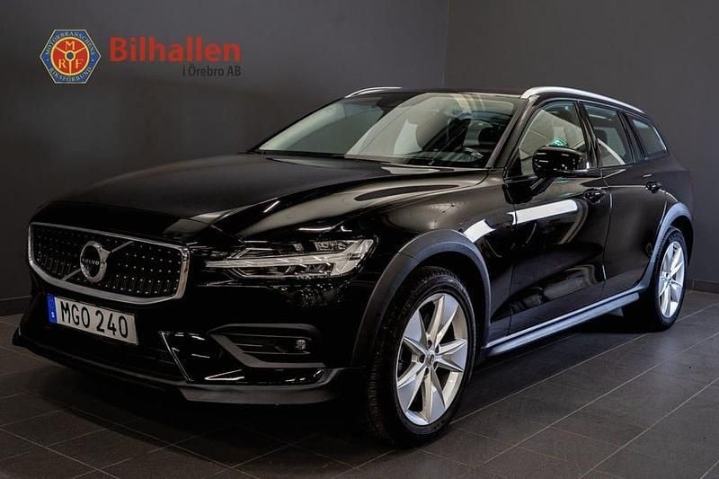 Begagnad Volvo V60 CC 190 HK (139 kW) 2020 Svart Kombi