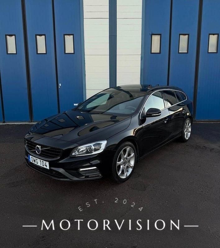 Begagnad Volvo V60 R-Design 190 HK (139 kW) 2015 Svart Kombi