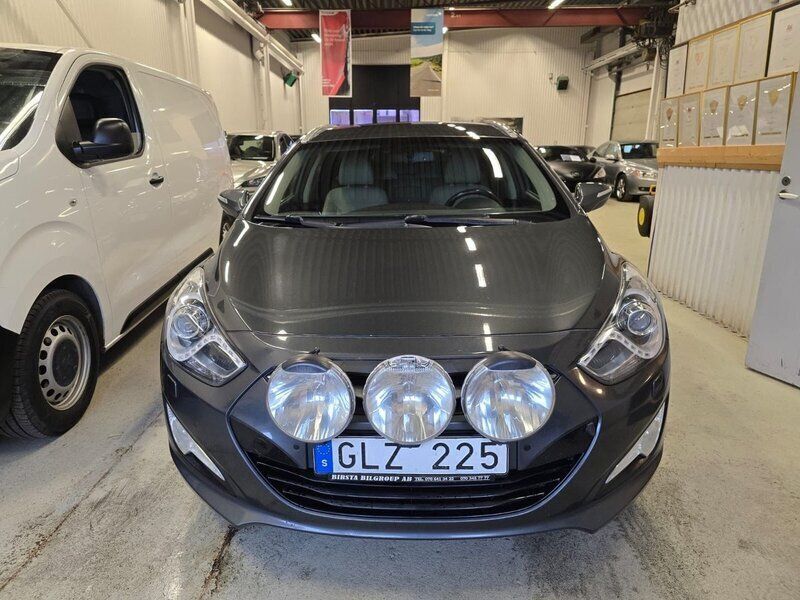 Grå Begagnad 2012 Hyundai i40 Kombi | 89 990 kr (Marknadspris) - Bild 1/4